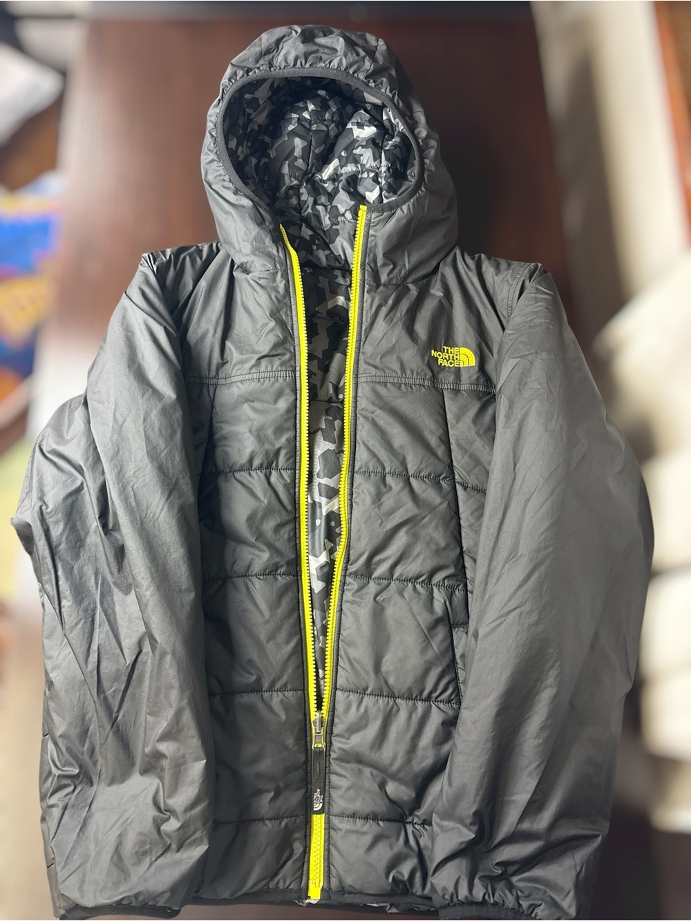 The North Face Boys XL 18/20 Reversible Camo Puffer Winter Jacket